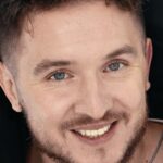 Denis Kukoyaka Instagram – На «Сессии» мне предложили записать «Обращение к 18 летней Василисе». Василиса не стала ждать и посмотрела сегодня, после чего сказала:
– Пап, я всё поняла. Пойдём проколим мне уши 🥰😂