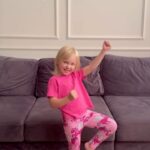 Denis Kukoyaka Instagram - Привет, эта Вася. Папа ни знает что я это вылажила в его страницу. Проста песня заела очень. Кстати мой пап самый красивый в мире. И умний. А вы сможете повторить? #тарифдетский