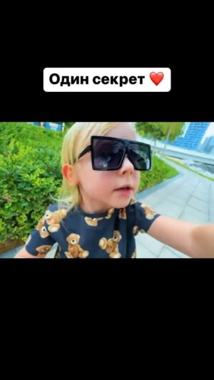 Denis Kukoyaka Instagram - Вася попросила камеру, ушла с ней, а потом мы посмотрели что она сняла 🥹❤️😍