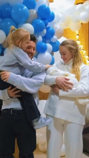 Denis Kukoyaka Instagram - Любви, добра и тепла вам в ленту ❤️❤️❤️❤️