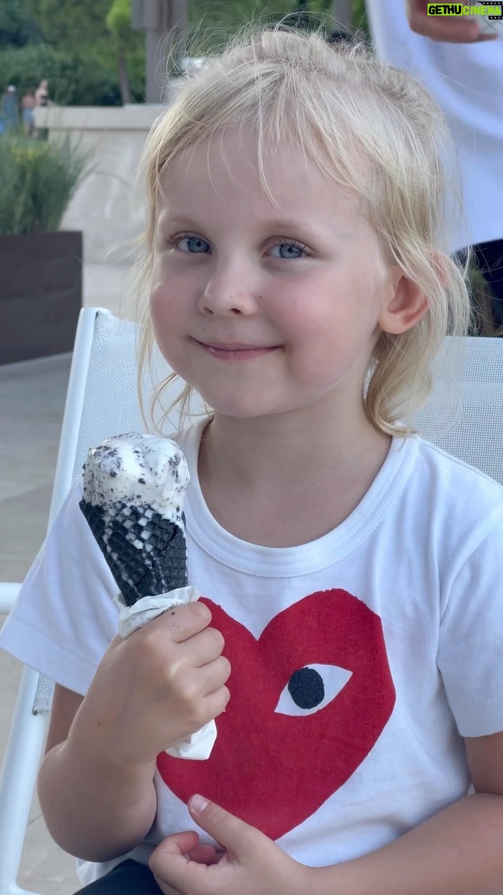 Denis Kukoyaka Instagram - Когда решила снять красивую сторис😂🍦
