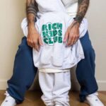 Denis Kukoyaka Instagram - kukoyaka.com Наша новая коллекция Kukoyaka Rich Club сегодня стала доступной для заказов. Забирайте пока вещи есть в наличии. Это очень лимитированный дроп. Повторять не будем. Я бесконечно благодарен @julbooo, что помогла сделать мне коллекцию моей мечты. Этот дроп моя гордость и все это благодаря тебе! И конечно респект @ecstasue за дизайн! У тебя шикарный вкус⚡️🔥⚡️ Мы постарались, чтоб вы и ваши дети носили эту красоту и наполнялись счастьем❤️ Kukoyaka Rich Club ждет тебя😘🥰🎉