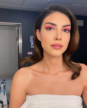 Deniz Baysal Instagram - Benimle birlikte heyecanlanan,gerçekten mutlu olmamı sağlamaya çalışan "ekip" arkadaşlarım... İyi ki varsınız 💗