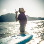 Deniz Baysal Instagram - O kadar keyif aldım ki…Neden daha önce yapmadığımı sorguladım 🌊🐬 Thank you very much for this excellent experience guys! I think we will meet again 😜 @marlonlipke @sheltersurfeskola
