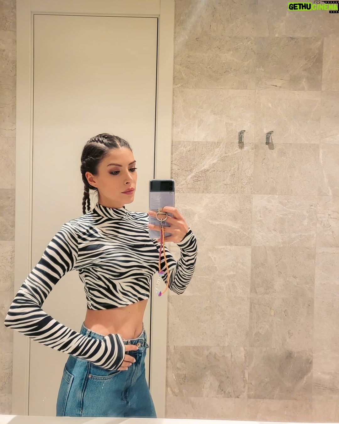 Deniz Baysal - 406.4K Likes - 🦓🙋🏻♀️