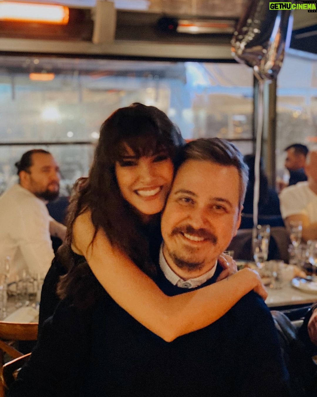 Deniz Baysal Instagram - Canım, yoldaşım, arkadaşım, abim, dostum.... İyi ki, iyi ki doğmuşsun. Seni çoooooook seviyorum. En güzel günler senin olsun. Her zaman yanındayım ❤️