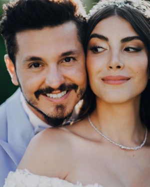 Deniz Baysal Instagram - 🌸💜 #denizbarisrocks