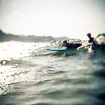 Deniz Baysal Instagram - O kadar keyif aldım ki…Neden daha önce yapmadığımı sorguladım 🌊🐬 Thank you very much for this excellent experience guys! I think we will meet again 😜 @marlonlipke @sheltersurfeskola