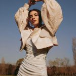Deniz Baysal Instagram - Özgün bir isim Deniz Baysal. Farkındalık çizgilerini çoktan çekmiş durumda. Evlilik hayatı, sosyal medya kullanımı, insanlara karşı yaklaşımı… Hepsi bir bütünün parçası aslında. Biz de bu parçaları bir araya getirmek için ılık rüzgarın etkisine kapılarak keyifli bir sohbet gerçekleştiriyoruz. @denizbaysal_ ‘ın kapağında yer aldığı ALL Nisan 2023 sayısı tüm dijital platformlarda ve raflarda! Yayın Direktörü @meltemaydin_ofc Genel Yayın Yönetmeni / Röportaj @salihdevrim Fotoğraf @burakelmali Moda Editörü @cerenalist Saç @tolgaoguzhann Makyaj @serhatsenn Fotoğraf Asistanları @bedirhantopcu14 @talhaelmass Moda Editörü Asistanları @iremakadam , @dilaraaasayarr , @c.cerenkara Makyaj Asistanı @itsardagurdal Mekanlar @ritaciftlik @karayelatciftligi