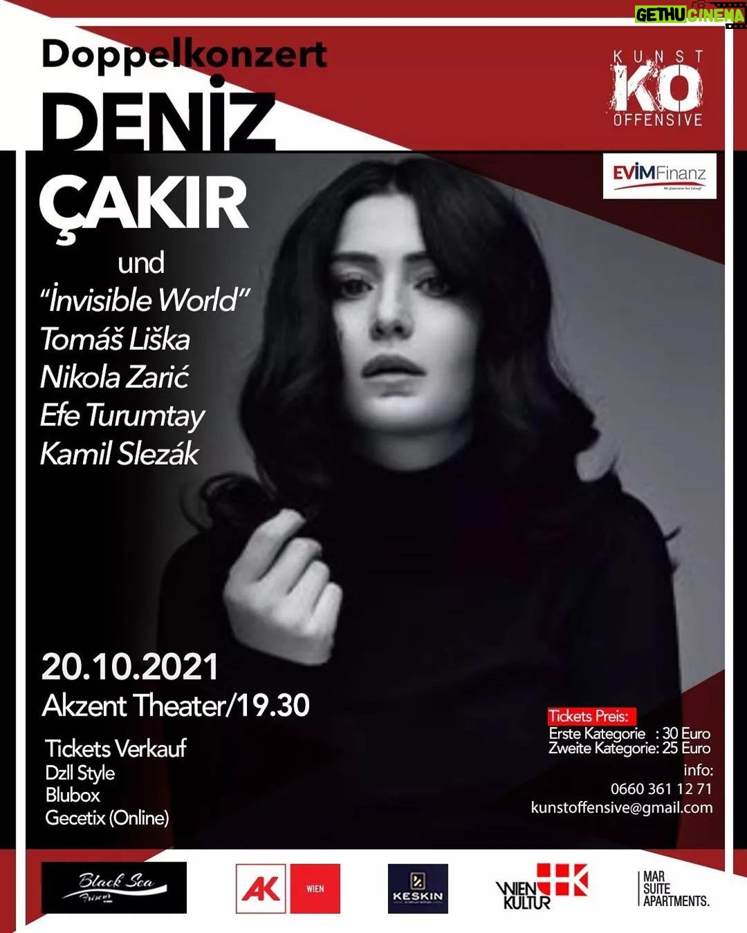 Deniz Çakır Instagram - Bu uzun mecburi aradan sonra yeniden sahne…🌈20 Ekim’de Viyana’da muhteşem jazz sanatçılarıyla şarkılar söyleyeceğiz… Daima inanç ve umutla✌🏻 Kunst Offensive Geleceğe Dönüş Etkinlikleri / Sezon açılışı Doppelkonzert Deniz Çakır ve İnsivible World 20 Ekim Çarşamba / 19.30 Akzent Theater / Viyana Biletler çıktı! Satış noktaları: Blubox Cafe Bar @dzll_style @gecetix.de (Online) Kunst Offensive iletişim 0660 361 12 71 kunstoffensive@gmail.com Dünyanın farklı dillerinden, kökenlerinden ve disiplinlerinden gelen sanatçılar, aynı sahnede buluşuyor, insanlığın ortak hikâyesini, şarkılarla anlatıyor. Etkinlik çerçevesinde ilk olarak, çkardıkları albüm ile dünyanın birçok yerinde konserler veren, Jazz ve Blues alanında Çek Cumhuriyeti'nin "Grammy" ödüllerinde 2021 yılının "en iyi albümü" ödülünü alan ve Efe Turumtay (violin) Nikola Zarić (accordion), Kamil Slezák (drums) , Tomáš Liška (upright bass) oluşan "İnvisible World grubu sahne alacak. Etkinliğin ikinci bölümünde ise, Türkiye'nin en kıymetli kadın oyuncularından, bir çok ortak çalışma içerisinde olduğumuz, yakın dost ve iş arkadaşımız sevgili @denizcakir , sevdiği şarkılardan oluşan bir repertuar ile sahnede olacak. Yakın tarihlerde yapacağımız başka ortak işler öncesinde, Viyana'daki sanatseverlere yeniden "merhaba" diyecek olan Deniz Çakır'a sahnede, @efeturumtay , @cagdas.arsen ve farklı kültürlerden gelen müzisyenler eşlik edecek Viyana ve çevresinde yaşayan tüm dostlarımızı, tüm sanat sanatseverleri, ortak sahnede buluşmaya davet ediyoruz. Çünkü, "Anlatılan Senin Hikayendir" & Etkinlikte, 2.5 G uygulaması olacaktır. & Tiyatro Festivali biletleri olan dostlarımız, istedikleri takdirde biletlerini bu etkinliklerde kullanabilirler. & Kunst Offensive Dostluk Kartı edinen dostlarımız, hem kendileri, hem de bir misafirleri için indirimli bilet temin edilebilirler. Etkinliğe Katkılarından dolayı @evim.finanz @black_sea_friseur @keskin_interior_design @apartmentsmarsuite teşekkürler 🙏 #sanatsızdeğişmezdünya #yaşasınsanat #geridönüyoruz . . . @kunstoffensive_wien #kunstoffensive #viyana #sanat #tiyatro #viyanadasanat #avusturya #konser #denizçakır #viyanadaetkinlik #viyanadatürkçesanat