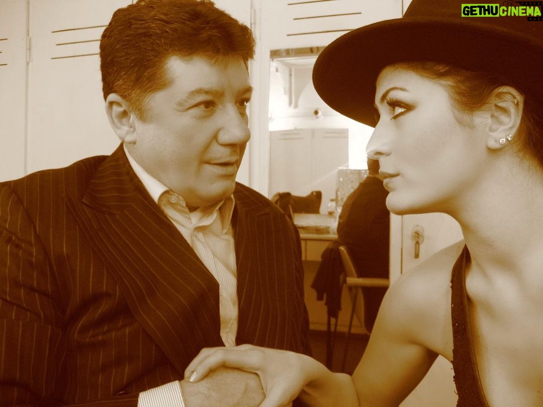Deniz Çakır - 42.3K Likes - Seni çok özledik Tarık abi…. 🌻
(Fotoğraf,23 Şubat 2007,Aziz Nesin Sahnesi,oyun arası,kulis)