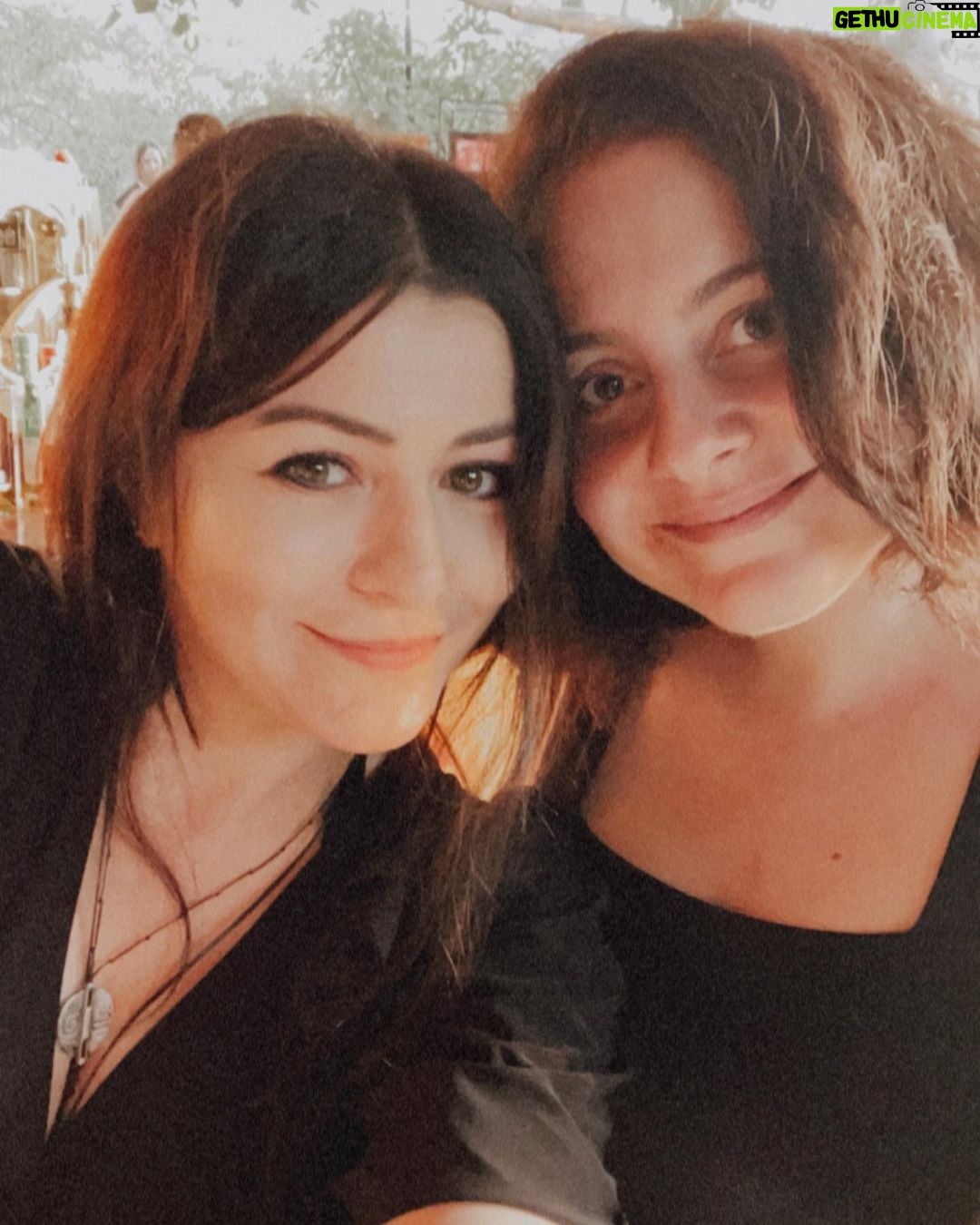 Deniz Çakır Instagram - Hep mi güzelsin sen Mügüm? İyi ki geldin ve ne iyi geldin…🤍 Gümüşlük, Muğla, Turkey