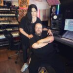 Deniz Çakır Instagram - Bazı sızılı şarkılar söylemiş olabiliriz bugün… Biz şiirimizden, şarkımızdan , hemhâl olduğumuz ,şifa bulduğumuz hiçbir şeyden vazgeçmeyenleriz… iyi ki…. @gencoari @cigdemerken @adamuzikyapim @deryaturkan