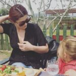 Deniz Çakır Instagram – Tatlı Sena ne yapıyor acaba…2,5 yıl olmuş… 🌻🌻🌻
#tbt
#tire Naturalife Çiftlik Evi