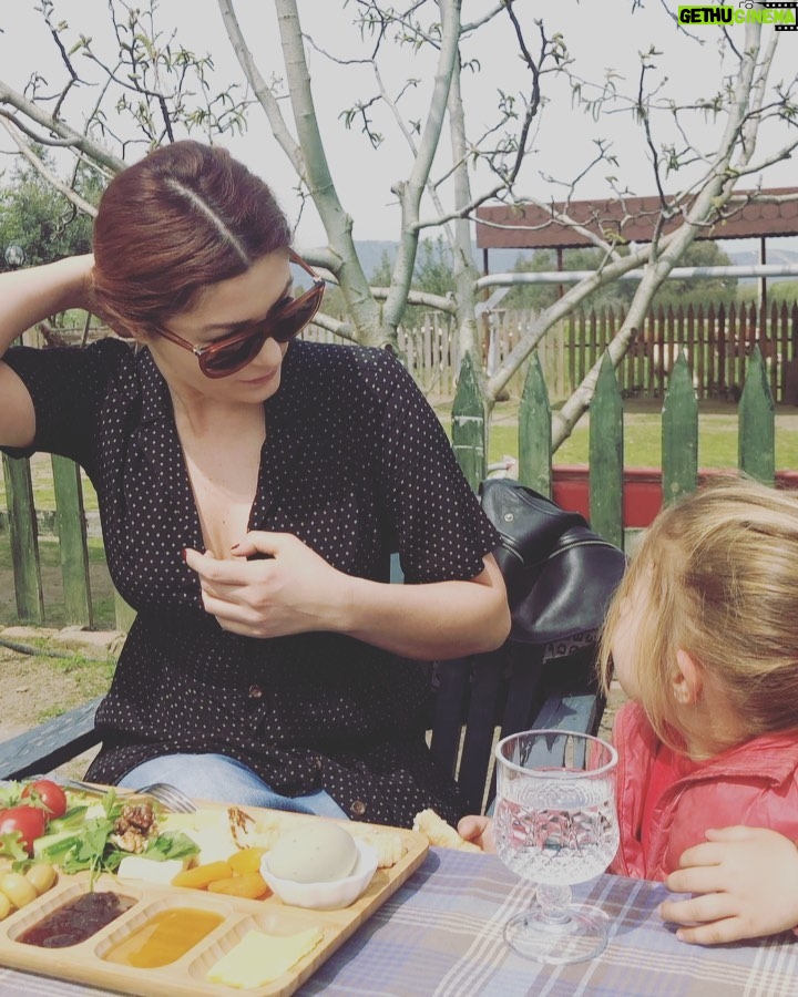 Deniz Çakır - 52.9K Likes - Tatlı Sena ne yapıyor acaba…2,5 yıl olmuş… 🌻🌻🌻
#tbt
#tire