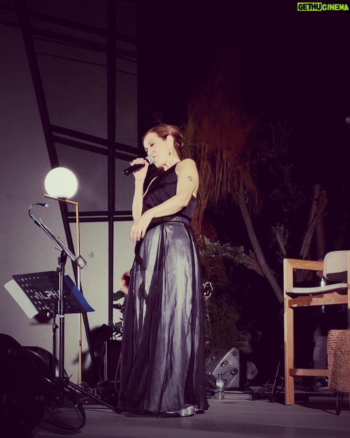 Deniz Çakır Instagram - Ağız dolusu bi “iyi ki”sin hayatımda.. çok seviyorum seni Zuzu… 🌿 @zuolcay #fikretkızıkok Zai Bodrum