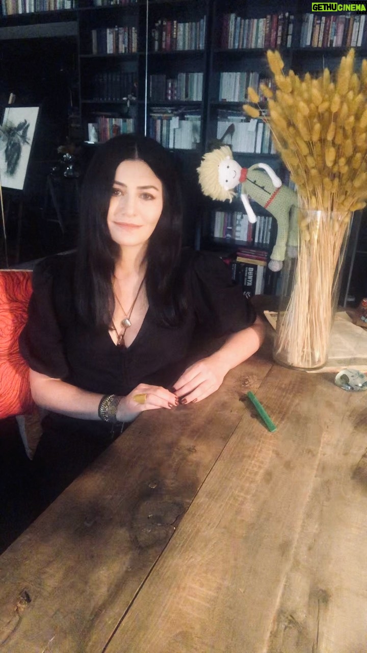 Deniz Çakır Instagram - 31 Aralık benim doğum günüm..bana hediye göndermeyin! 31 Aralık yılbaşı.. bu yıl dostlarınıza hediye almayın.. Bu yıl Deniz bebeğin yaşam mücadelesine katkıda bulunun.. Deniz bebek 21 aylık SMA TİP1 hastası.. tedavi olabilmek için 44 günü kaldı. Nolur sonra da değil..şimdi.. bağışta bulunun .. bu güzel bebek yaşasın , kıymetli annesi ağlamasın.. hadi.. biz güzel insanlarız.. @deniz_sma_ bilgileri sayfasından da bulabilirsiniz. Alıcı:ZEYNEP ELMAS TR66 0020 5000 0967 0141 8000 01 Kuveyt türk bankası Açıklama :❗Deniz'e umut ol❗yazınız