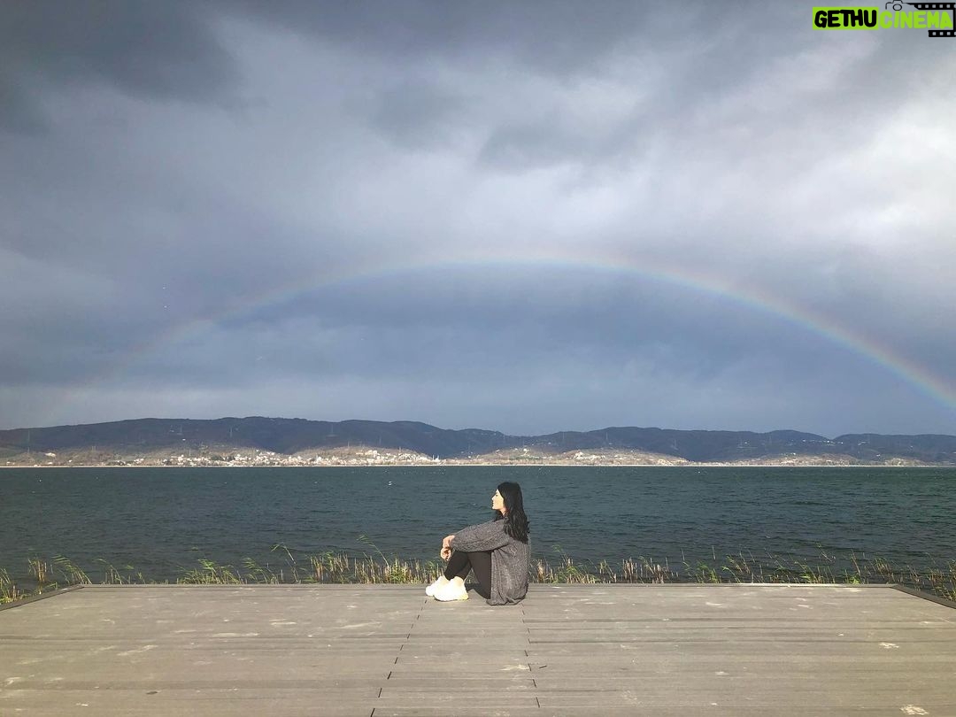 Deniz Çakır - 37.3K Likes - Şimdi yeni şeyler söylemek lazım...
Rağmen ve inatla...🌿
📸 @eray78