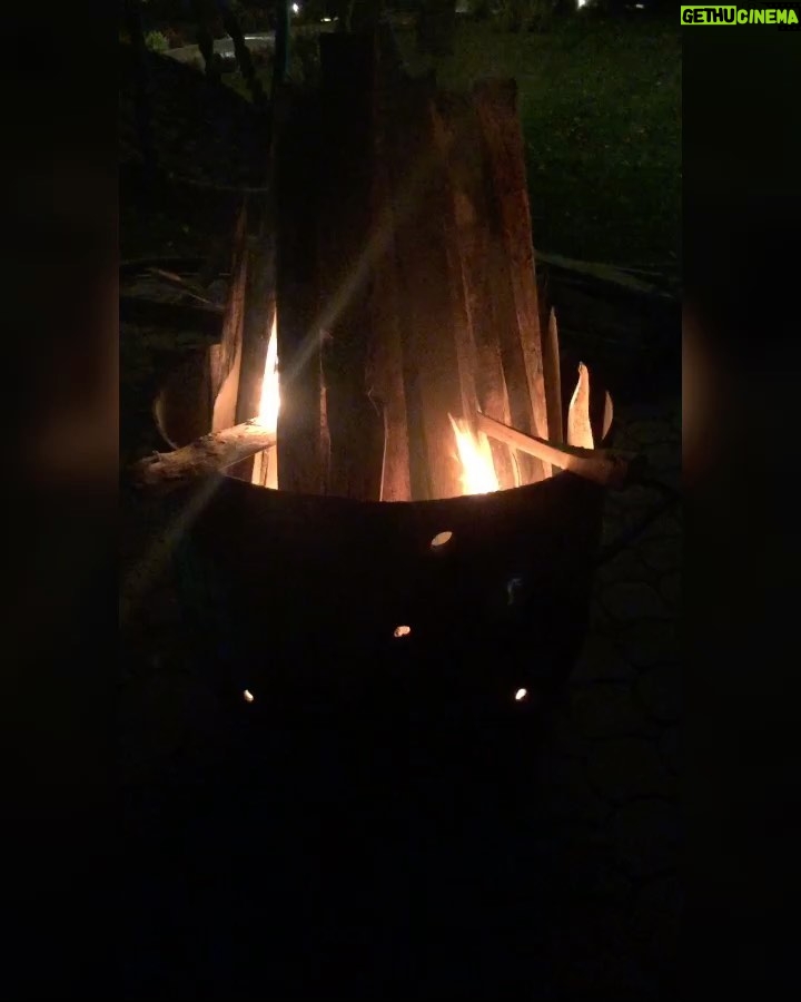 Deniz Çakır Instagram - Sızı... ne acayip kelime di mi..telaffuz ederken bile sızlıyosun... sızılarımıza selam olsun...🌿 Sapanca Gölü
