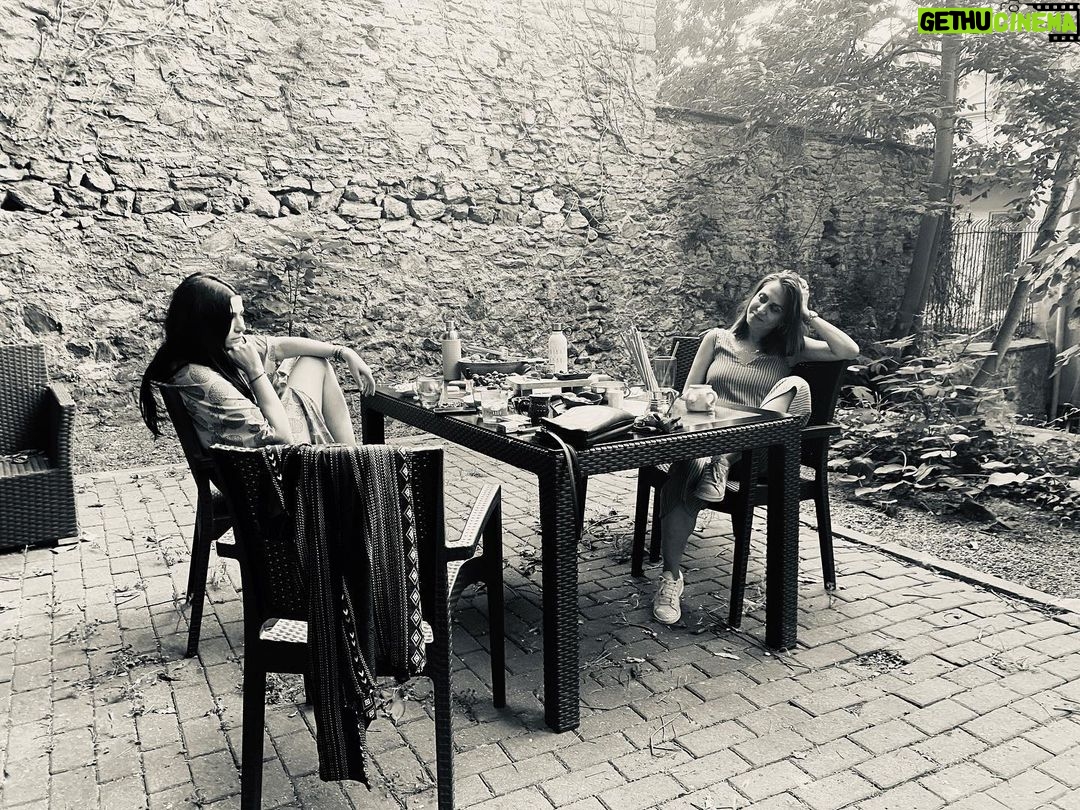 Deniz Çakır Instagram - “Bazı insan ruhlarının denize kıyısı var sahiden. Onlarla konuşunca sanki bacakları denize nazır uzatıp huzur buluyorsun..” Cemal Süreya Kuruçeşme, Istanbul, Turkey