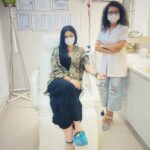 Deniz Çakır Instagram - Zor günlerden geçiyoruz herkes kendi bireysel önlemini almalı...Bağışıklık sistemimi güçlendirmek viral hastalıklara karşı direncimi artırmak adına; doktorum Birgül hanımın tavsiyesiyle Ozonterapiye başladım bugün... haftada sadece 15 dk’mı alacak.. O kadar çok faydasını duydum ki bu terapinin.. Metabolizmaya,cilde,saça, hayat enerjisine...Her şeyden önce hayat kalıteni artırıyor...Ozon gazı doğada bilinen en güçlü dezenfektanlardan biri.. Gönül rahatlığı ile tavsiye ediyorum... Ayrıntıları doktorumun sayfasından bulabilirsiniz... @dr.birgulaltunturk Dr. Birgül Altuntürk