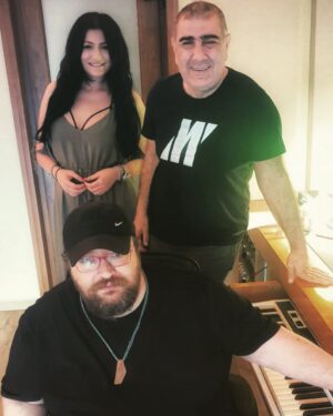 Deniz Çakır Instagram - Güzel şeyler oluyordu... 😎🎶
@metinozulku
@gencoari 
@adamusic86