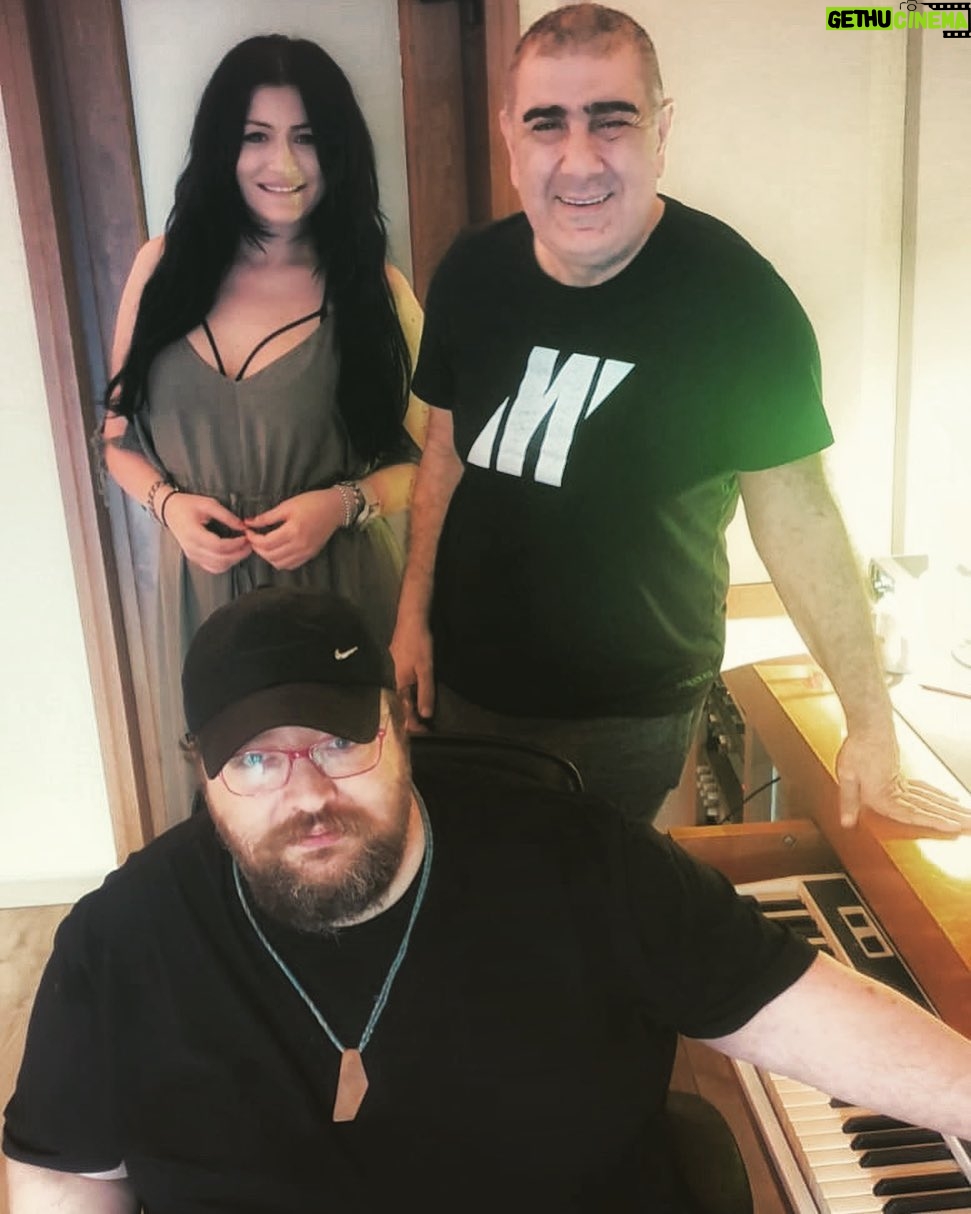 Deniz Çakır - 48K Likes - Güzel şeyler oluyordu... 😎🎶
@metinozulku
@gencoari
@adamusic86