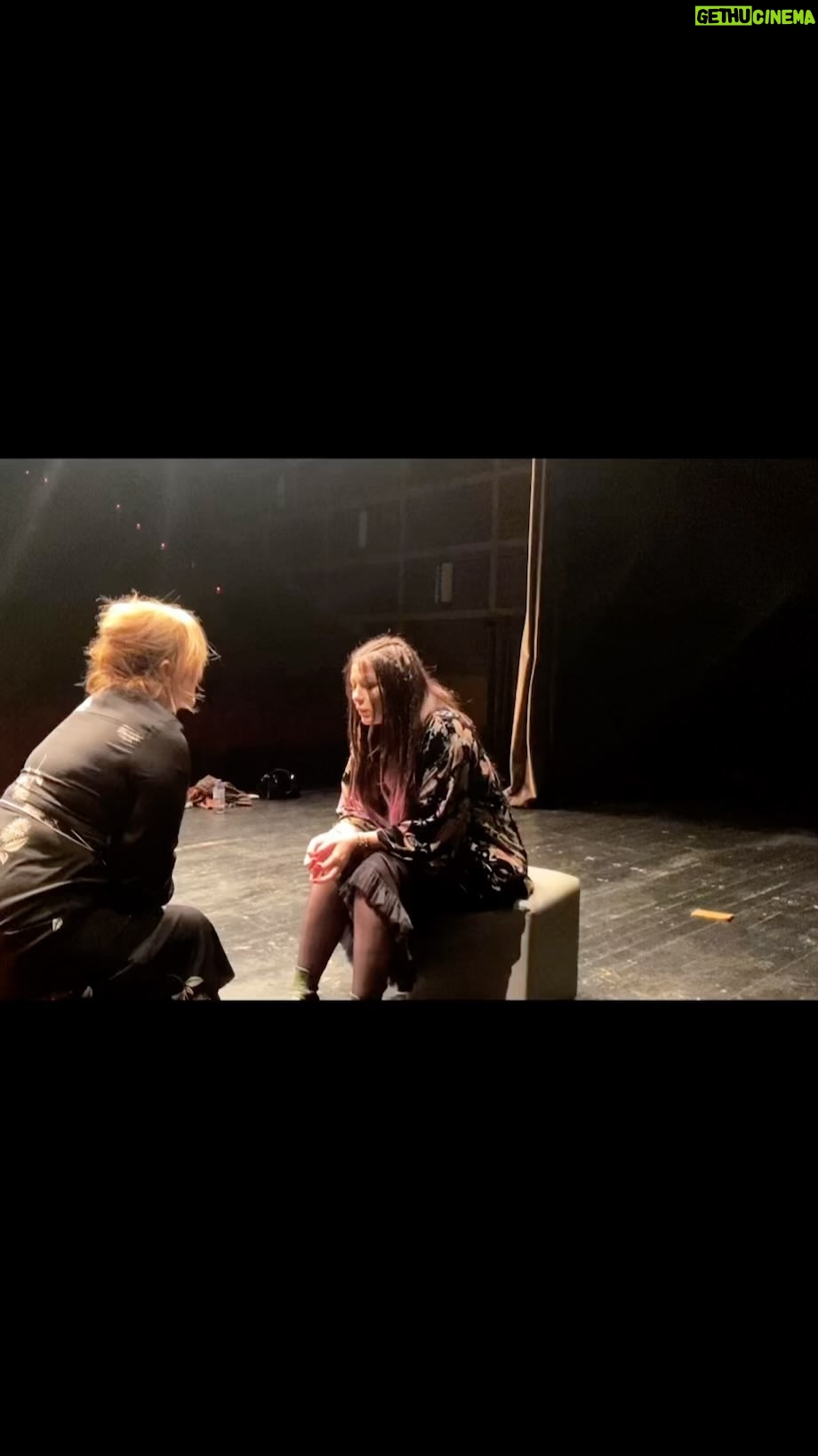 Deniz Çakır Instagram - “Tatavlada Son Dans”…🎭 16 Ocak’da Fişekhane başlıyoruz… @sumruyavrucuk @berfinzenderlioglu