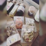 Deniz Çakır Instagram - Anadolu’daki kadın üreticilerin doğal ürünlerini büyük pazarlarla buluşturmayı hedefleyen bi girişim bu.. https://kadinlarinelinden.com/ Her ürünün üstünde geldiği kadın yapılanmalarının hikayeleri var... bayıldım... sayfalarından takip edip bu güzel kadınların ürünlerini inceleyebilirsiniz... eli değen herkese minnetle.. 🌿 @kadinlarinelindencom