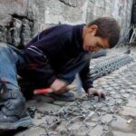 Deniz Çakır Instagram - Canım çocuk... önce ve en çok senin gibi çalışmak zorunda olan tüm çocuk işçilerin...sonra tüm emekçilerin bayramı kutlu olsun... Belki güzel yarınlarımız olur, çocukların çocuk gibi yaşadığı.. işçilerin güven içinde çalıştığı ve emeklerinin karşılığını aldığı... Adil bir dünya dileği ile... 🌿 Emek ve dayanışmanın günü kutlu olsun... 🌿👊🏻 #1Mayıs #1mayısemekvedayanışmagünü #işçininemekçininbayramı
