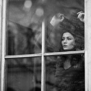 Deniz Çakır Instagram - Kimi uzağa bakmalarda kendine bakarsın.. duymayı ertelediğin sesini duy.. Bak değişiyor bi şeyler.. bak bir sürü olumsuzluk içinde hayat sana kendine bakma şansı verdi.. kendini görme..kendini duyma şansı.. Rağmen inatla.. Rağmen inançla...
Rağmen tebessümle... 🌿
Deniz  5/4/2020