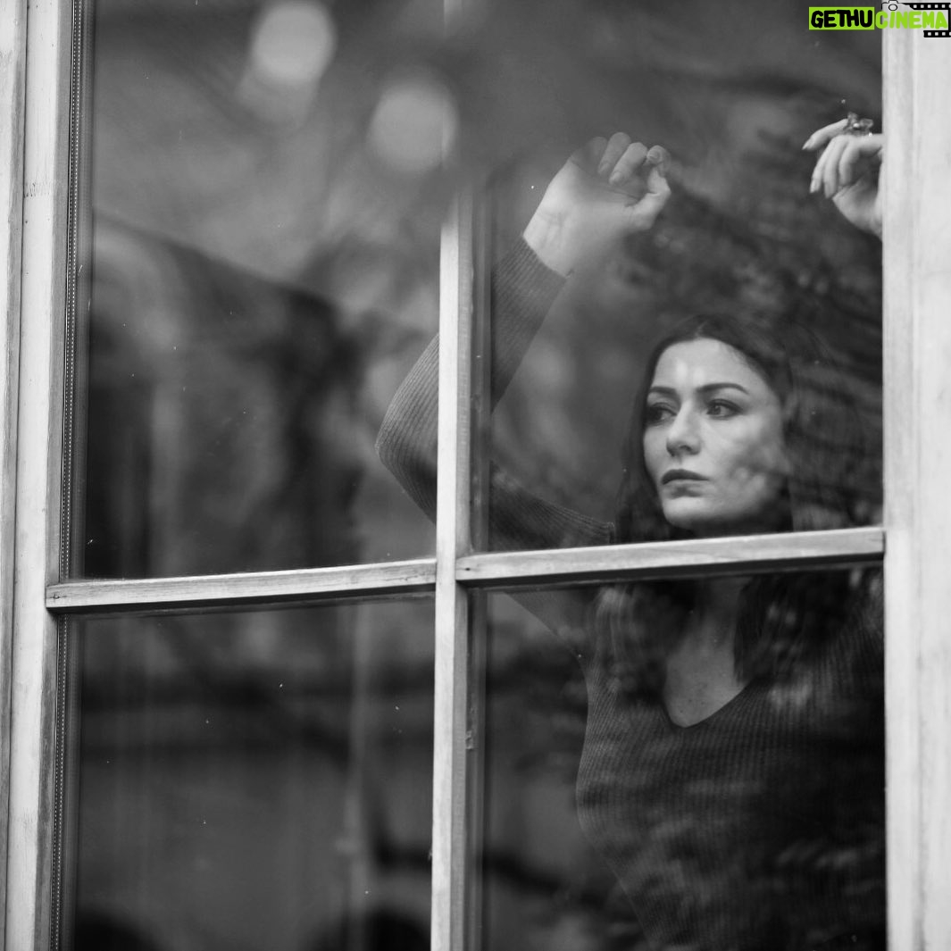 Deniz Çakır - 43.7K Likes - Kimi uzağa bakmalarda kendine bakarsın.. duymayı ertelediğin sesini duy.. Bak değişiyor bi şeyler.. bak bir sürü olumsuzluk içinde hayat sana kendine bakma şansı verdi.. kendini görme..kendini duyma şansı.. Rağmen inatla.. Rağmen inançla...
Rağmen tebessümle... 🌿
Deniz 5/4/2020