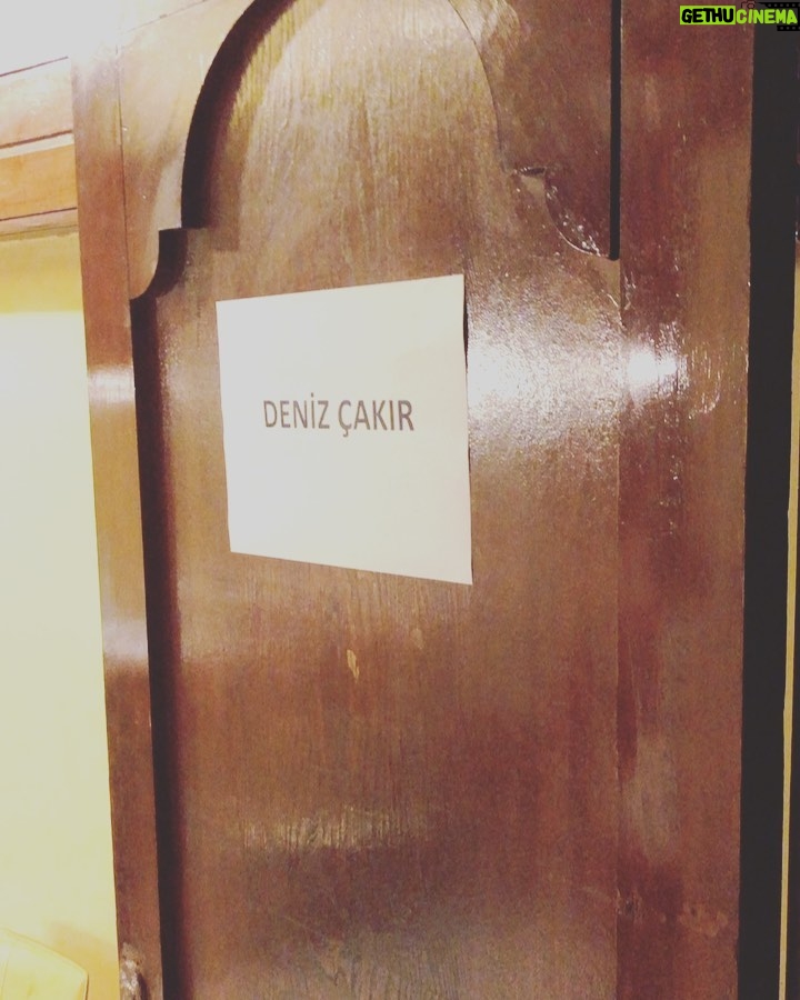 Deniz Çakır Instagram - Dünden.... 🐈 Kenter Tiyatrosu...