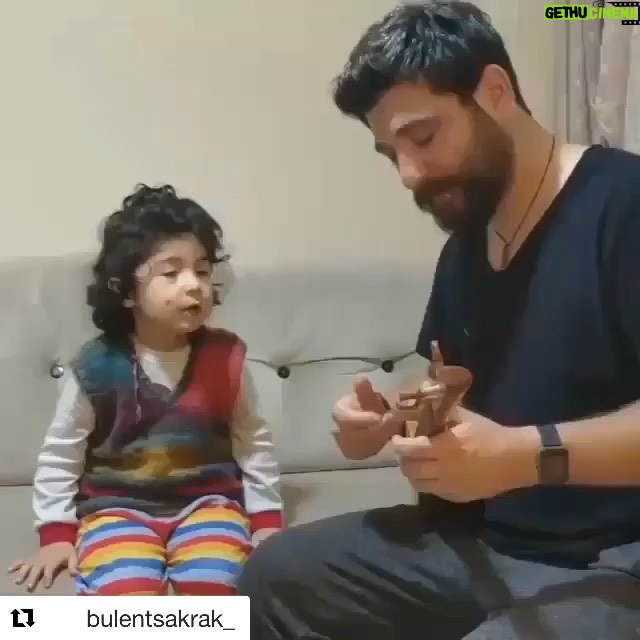 Deniz Çakır Instagram - Yahu ne güzel çocuk,ne güzel baba...sabahım aydınlandı...🌿 #Repost @bulentsakrak_ ・・・ Aşk olsun sana çocuk.🙏🧿sana da güzel baba @rizo_diyolar hemide bin kere..👏👏👏✌️ #perişanali #yetişyahızır #oğlumali #eyvallah
