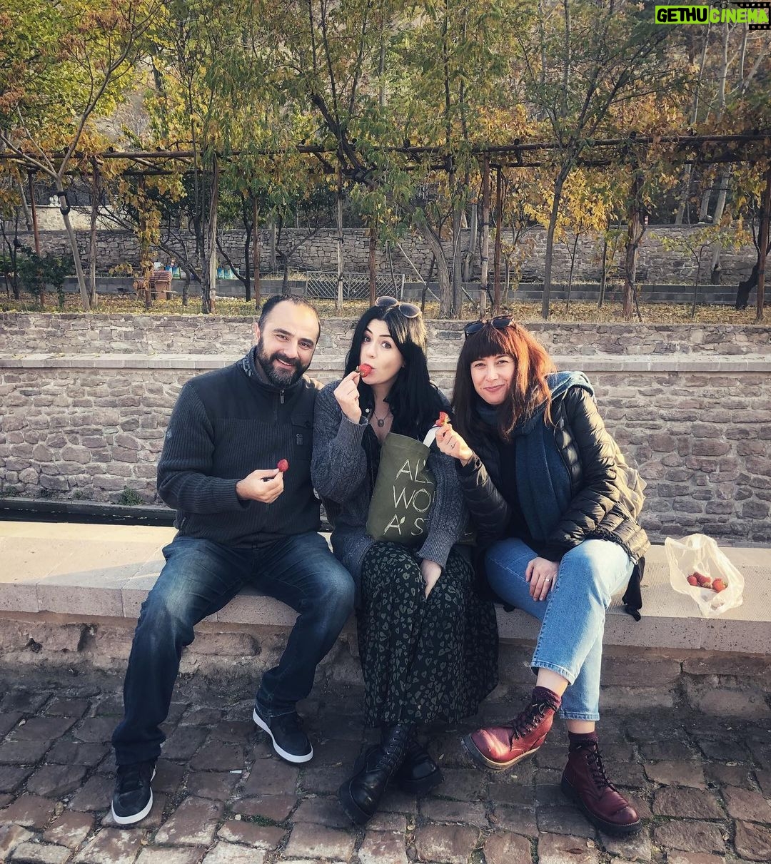 Deniz Çakır - 46.7K Likes - Elini tuttukların, omzuna başını koydukların, yol arkadaşların mühim.. araya şehirler de girer, zaman da... Bak hayat;sana inat kalan kalıyor,en güzel haliyle...Bak hayat;biz yanyana hep çok güzeliz...😉
@sanemisler
@tungedenizmen