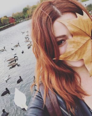 Deniz Çakır Instagram - ’Kıymet bilmek’ ne güzel kelime 
di mi?..
🍁🍁🍁