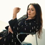 Deniz Çakır Instagram – “Ne kadar söz varsa düne ait..
Şimdi yeni şeyler söylemek lazım…”
🌿🌿🌿
Fotoğrafçı: Ünal Avcı @unalavcii
Styling: Mowe İstanbul @mowe.istanbul
Saç: Volkan Bayar @volkanbayarr
Makyaj: Rufiye Kalmaz @rufiyekalmazzz
Stüdyo: BlancNoir
@theblancnoir.co
Styling Asistanı: Zeynep Baba @zeyneppbaba
Menajerlik: Ufuk Ergin @sociaentertainment @ufukergin
PR: Şefkat Peker @sefkatpeker