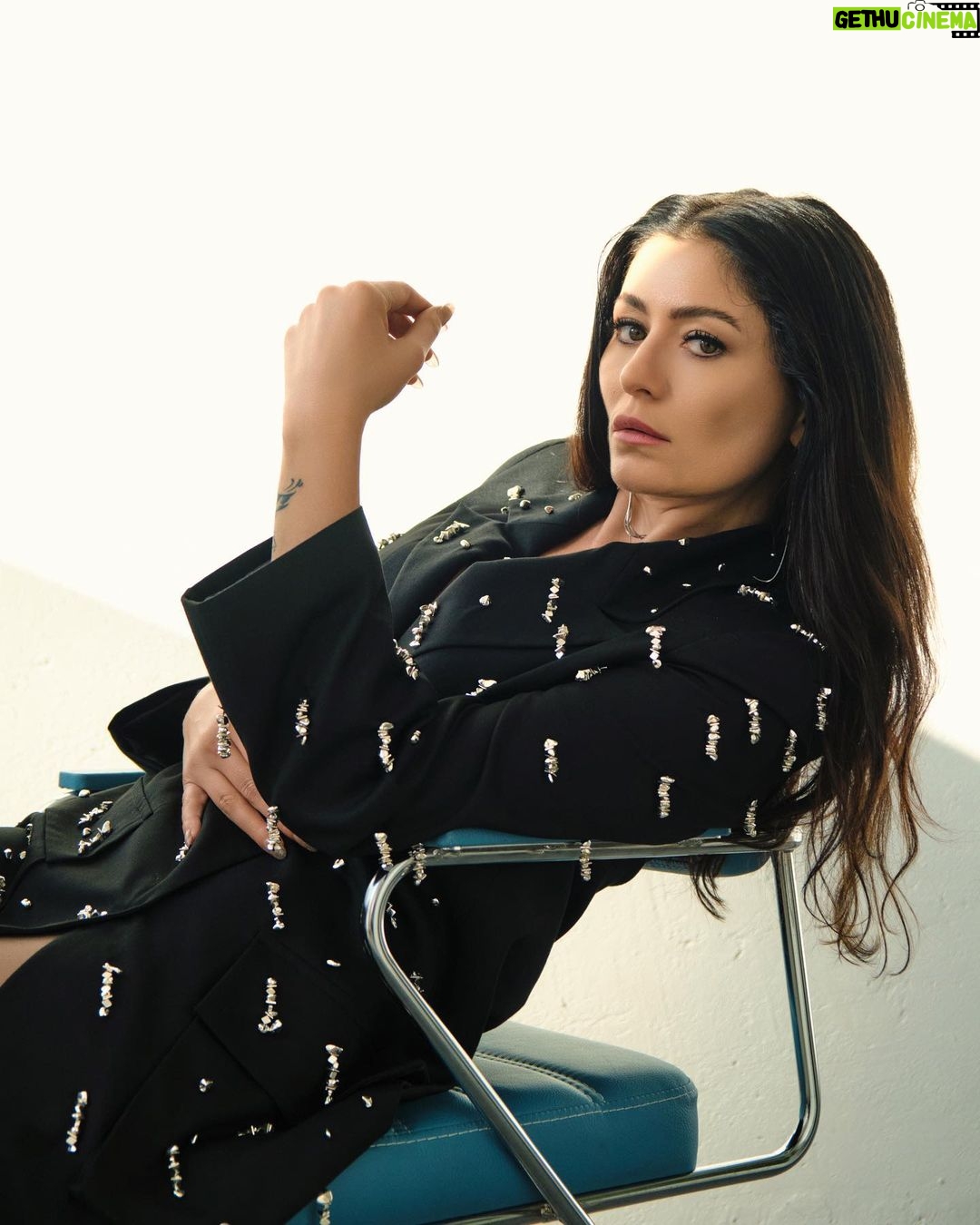 Deniz Çakır - 40.3K Likes - “Ne kadar söz varsa düne ait..
Şimdi yeni şeyler söylemek lazım…”
🌿🌿🌿
Fotoğrafçı: Ünal Avcı @unalavcii
Styling: Mowe İstanbul @mowe.istanbul
Saç: Volkan Bayar @volkanbayarr
Makyaj: Rufiye Kalmaz @rufiyekalmazzz
Stüdyo: BlancNoir
@theblancnoir.co
Styling Asistanı: Zeynep Baba @zeyneppbaba
Menajerlik: Ufuk Ergin @sociaentertainment @ufukergin
PR: Şefkat Peker @sefkatpeker
