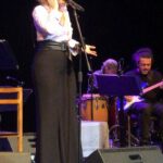 Deniz Çakır Instagram - Ve o kadın bitmek bilmeyen güzelliğiyle şarkılar söyledi... @zuolcay
