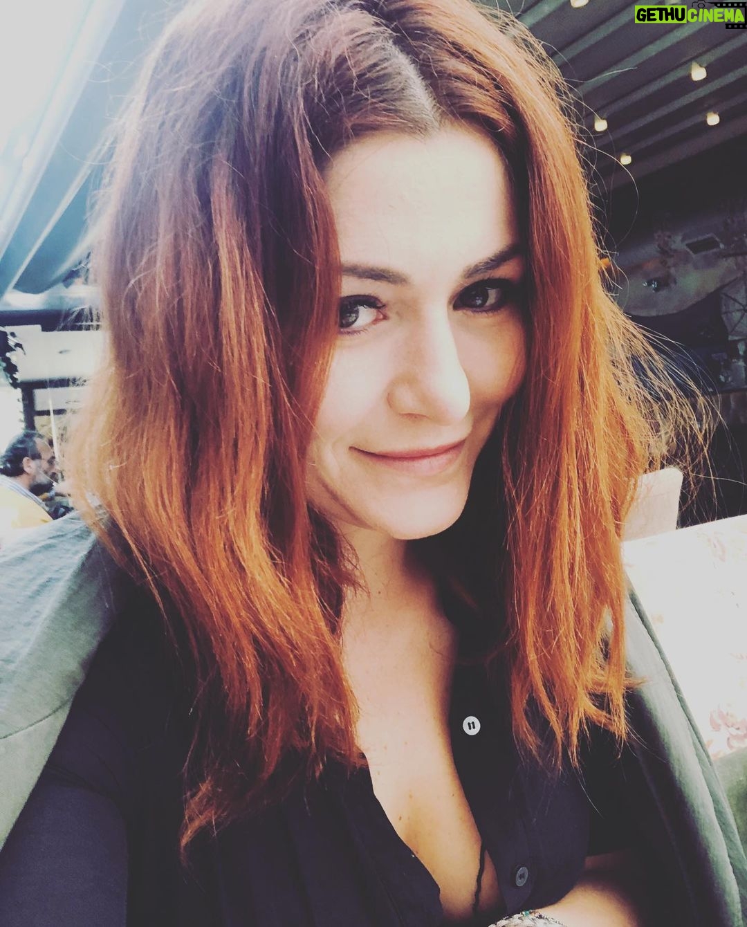 Deniz Çakır - 65.6K Likes - Dünyada etkisi en güçlü eylem “gülümsemek”... kendi kendine gül.. bırak deli desinler...zaten diyorlar...
Onlar “demeyi” seviyor... boşver... sen “yapmayı” sevenlerden ol... hayat kısa.. hayat şu an... 🌿 Deniz...
15/10/2019