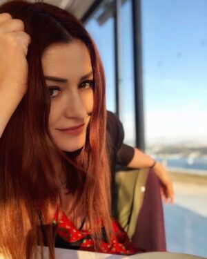 Deniz Çakır Instagram - Hişşt... gülümse..güzel şeyler olsun diye...😉