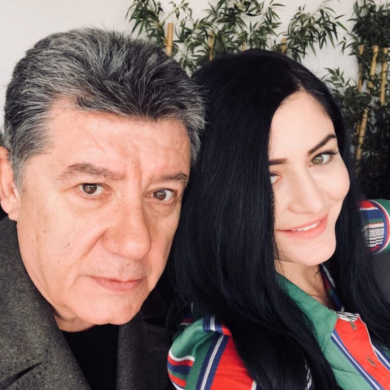 Deniz Çakır Instagram - Ahh Tarık abi... canım Tarık abi... bi tane hüzünlü anım yok seninle .. hep kahkahalı hep umutlu... üzgünüm... çok... çok...offff...