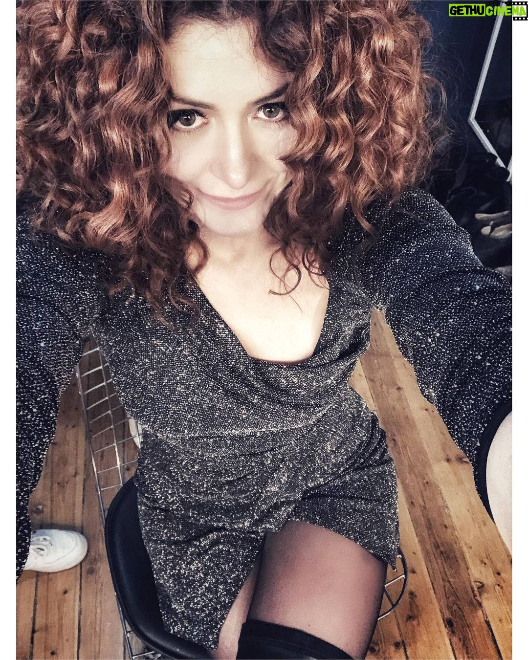 Deniz Çakır - 74.6K Likes - İyi gelenleriniz çok olsun... çiçek açtıranlarınız.. güldürenleriniz... 🌿
