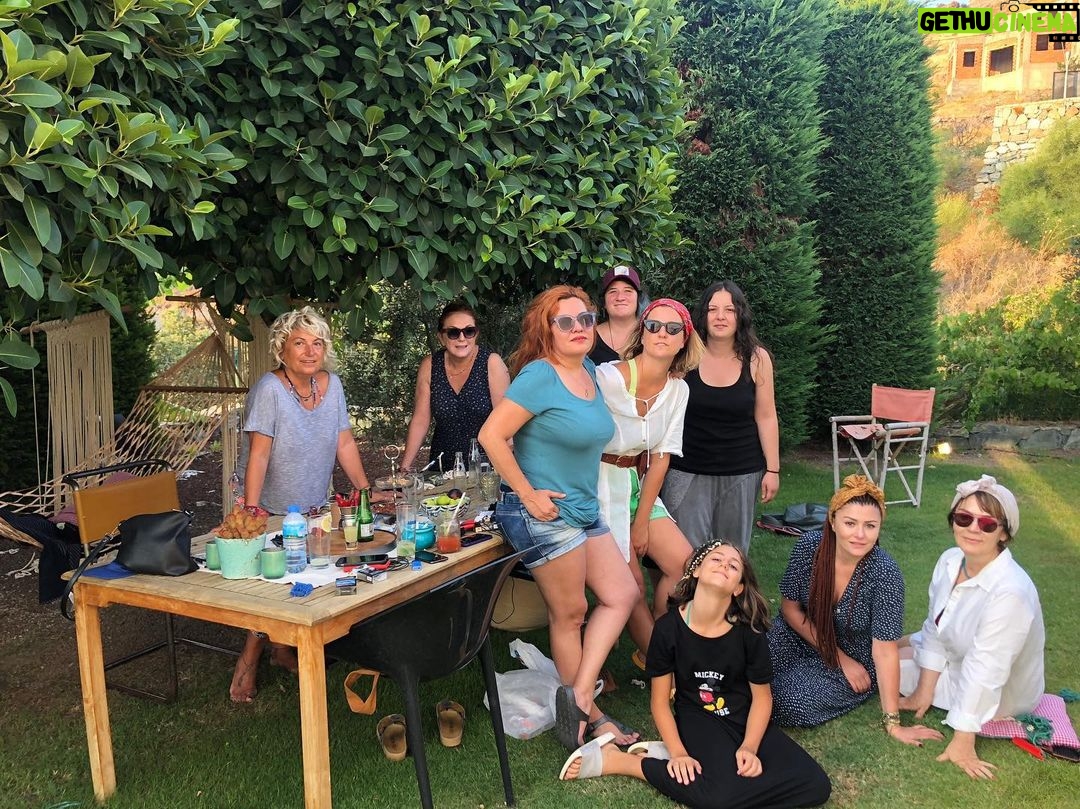 Deniz Çakır Instagram - “Dilek Türkan’la Makrame Atölyesi” ilk gün hatırası... 16/7/2019 Gümüşlük, Muğla, Turkey