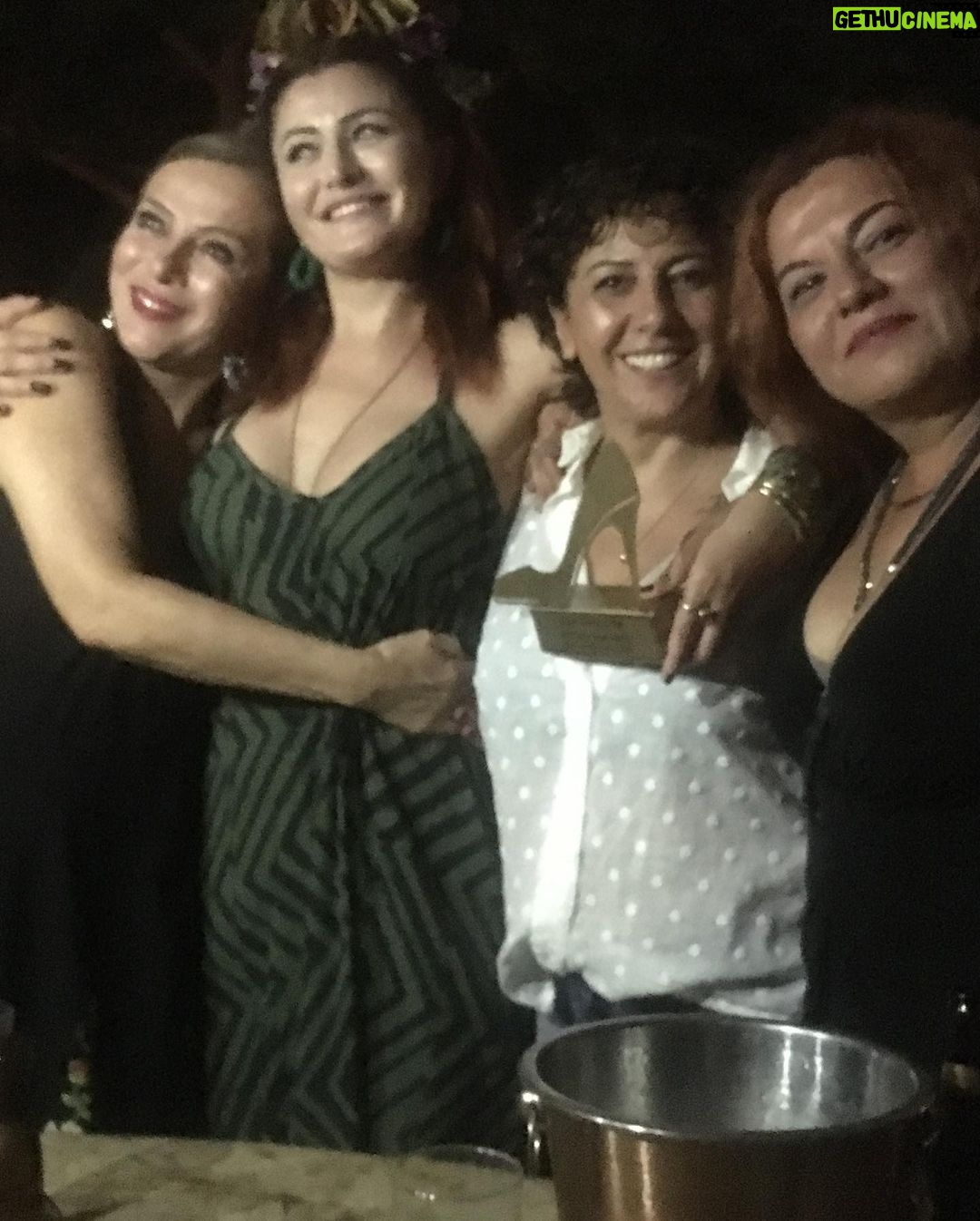 Deniz Çakır - 59.5K Likes - Yılın “yürekli kadın ödülünü” tanıdığım en yürekli kadından almak ne muazzam mutluluk... Teşekkürler hayat... 🌹
@zuolcay
@cigdemerken
@gunaykaracaoglu
#tahtatopuködülleri