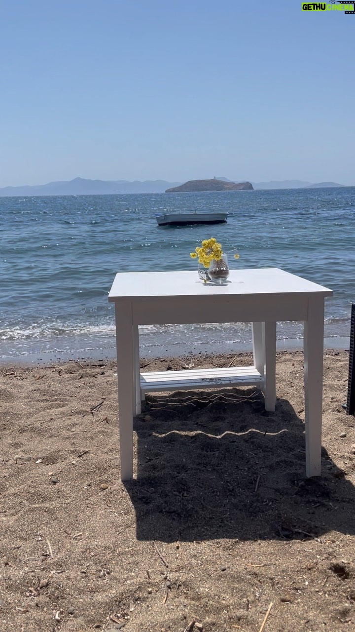 Deniz Çakır Instagram - “İçimdeki sazlar başka söz başka…”