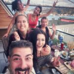 Deniz Çakır Instagram – Çok seviyorum sizi bee… 
@sanemisler 
@selenistan 
@ezjix 
@sezen_aray_06 
@ekremyucelten