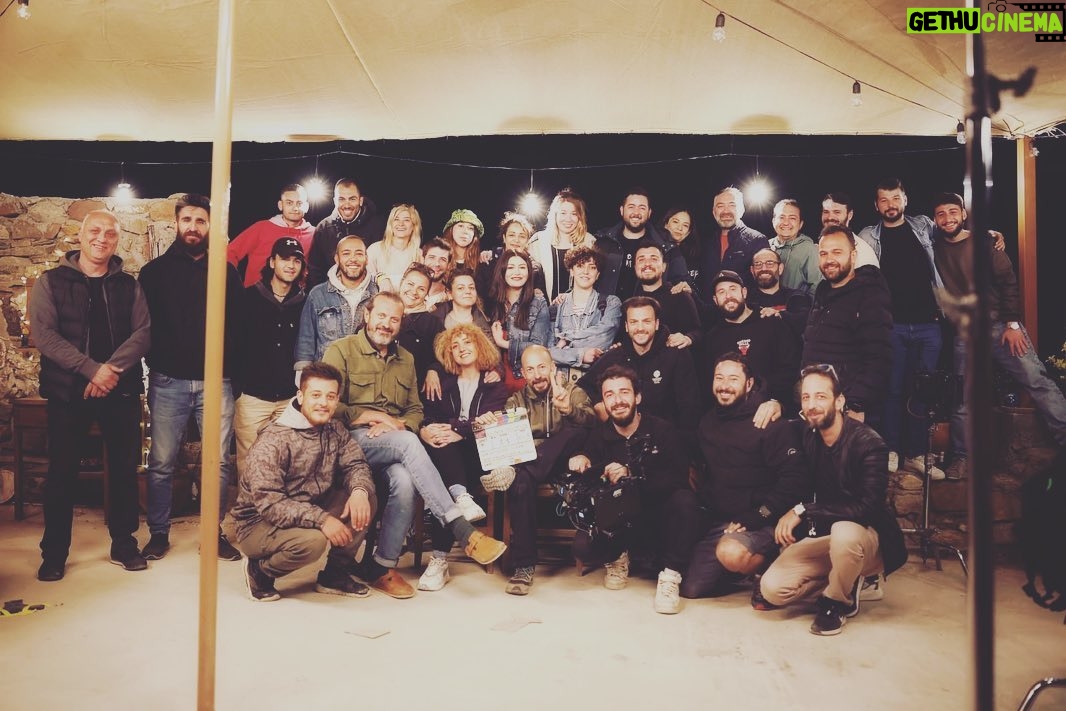 Deniz Çakır Instagram - Tatlı bi maceraydı..emeği geçen herkese minnetle…🌿 “Aslında Özgürsün” @alikemalguven @witchcraft_films @gain Bozcaada, Çanakkale