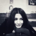 Deniz Çakır Instagram - Aklına düştüğünde seni tebessüme düşüren şeye sarıl… çünkü bunca yalan ve inanç kırıklığı arasında tebessüme düşmek mühim…hayat yarınsız.. şu an senin hayatın…. Hayatına sarıl….🌿🌿🌿 Deniz/17/2/2022