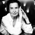 Deniz Çakır Instagram - Onu sadece iştahla canlandırdığı karakterler ve beyaz perdedeki ışığıyla değil “onurlu” duruşuyla da hatırlayacağız…Çok kıymetli bi sanatçıyı çok yürekli bi kadını kaybettik… Başımız sağ olsun.🖤 #fatmagirik